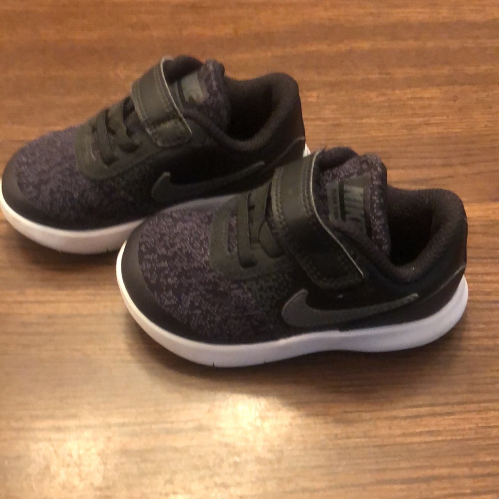 Nike Flex contact toddler sneaker size 5 like new